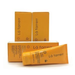 خرید آنلاین کرم ضد آفتاب و ضد لک لافارر پوست چرب بی رنگSpf 30 - لیمونا
